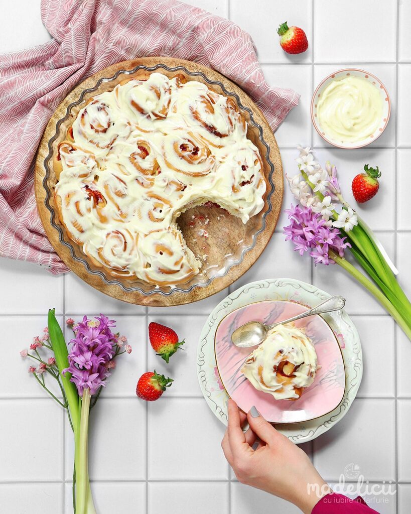 Reteta strawberry rolls rulouri cu capsuni