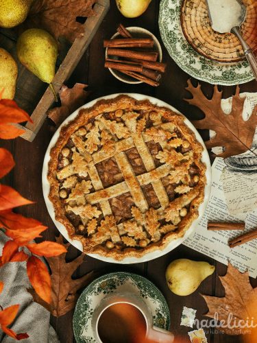 Tarta rustica cu pere si aroma subtila de ceai negru
