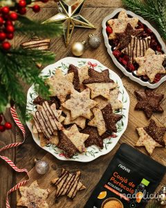 Fursecuri cu merisoare, coaja de portocala si ciocolata, proaspat scoase din cuptor, fragede si parfumate, perfecte pentru masa de Craciun