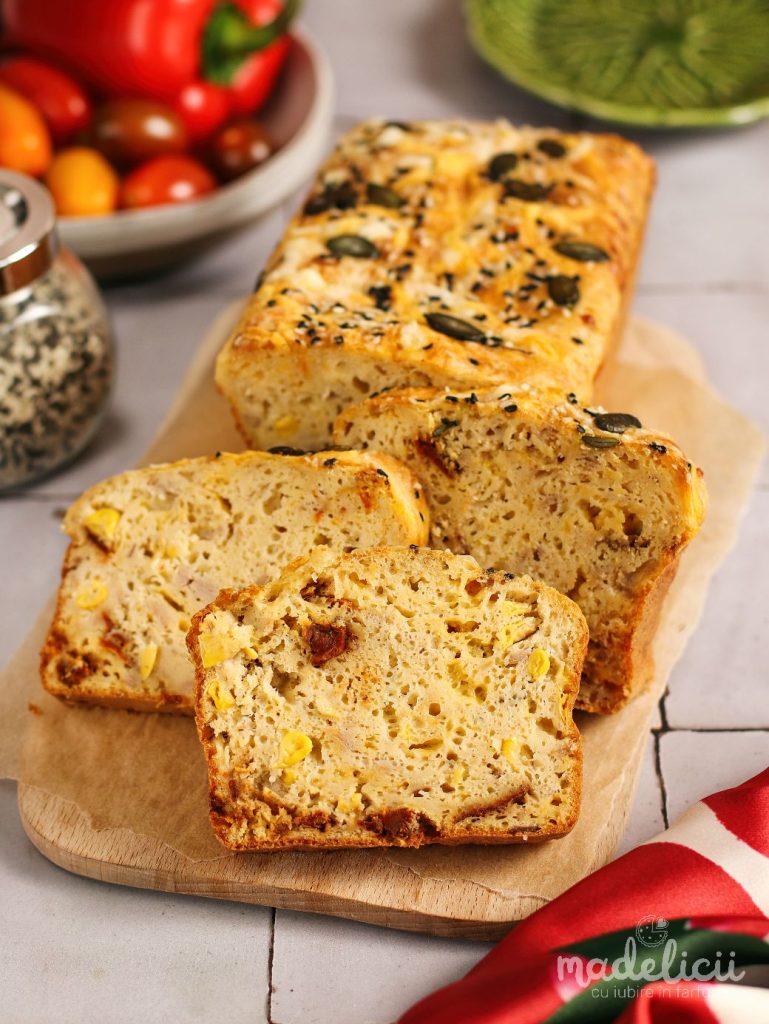 Chec aperitiv cu ton, rosii uscate si porumb