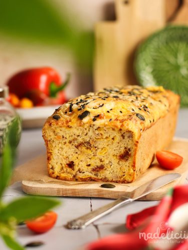 Chec aperitiv cu ton, rosii uscate si porumb