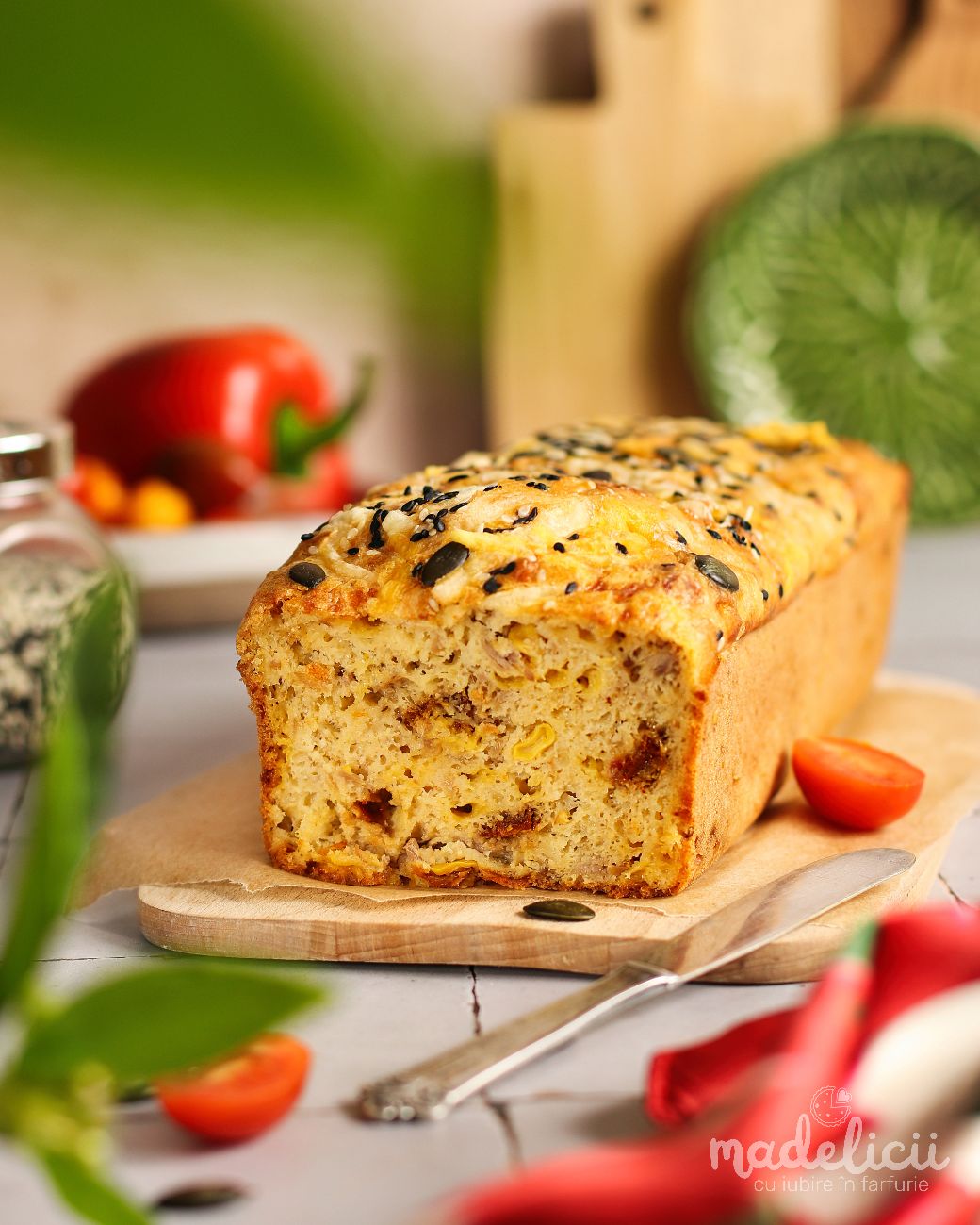 Chec aperitiv cu ton, rosii uscate si porumb