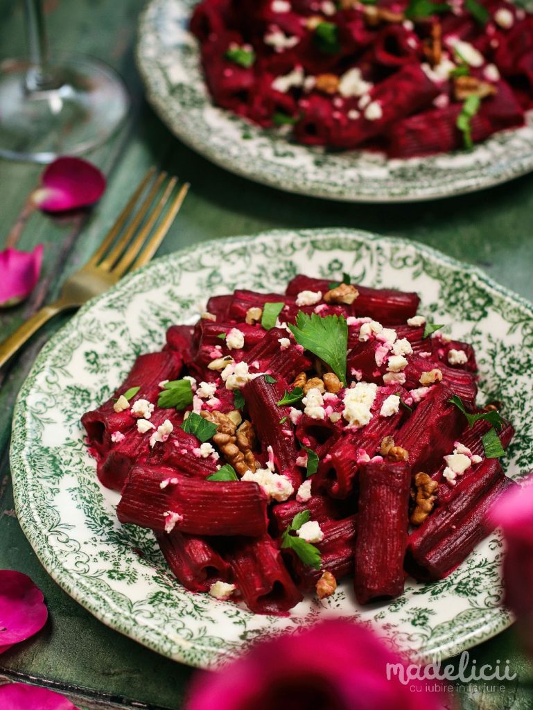 Paste cu sos de sfecla