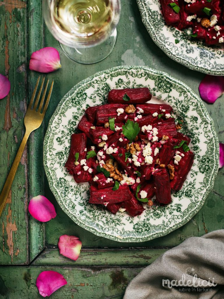 Paste cu sos de sfecla