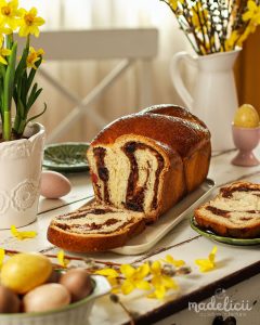 Cozonac cu nuca, rahat si cirese Amarena