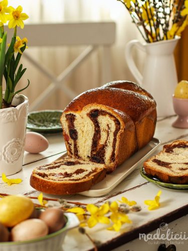 Cozonac cu nuca, rahat si cirese Amarena