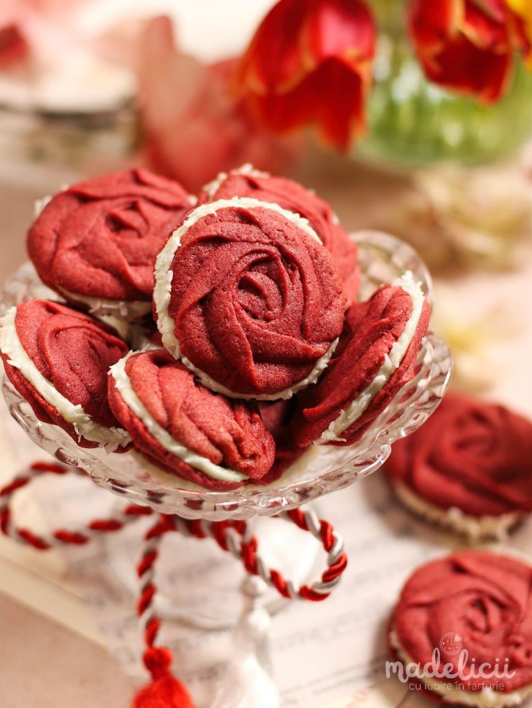 Fursecuri in forma de trandafir, de Martisor