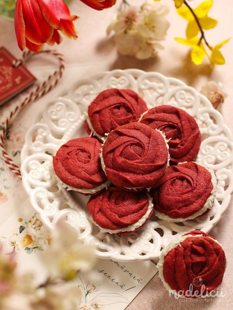 Fursecuri in forma de trandafir, de Martisor