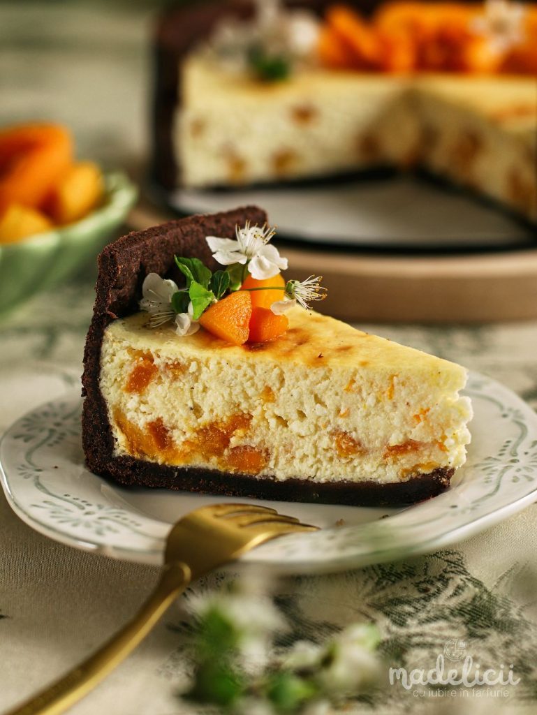 Pasca cu branza de vaci, smantana si caise (aluat fraged cu cacao)